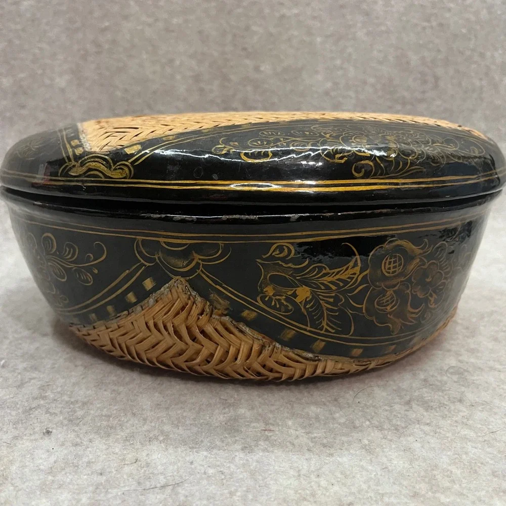 Vintage Hand Painted Black and Gold Lacquer Woven Straw Asian Nesting Boxes‎ Set